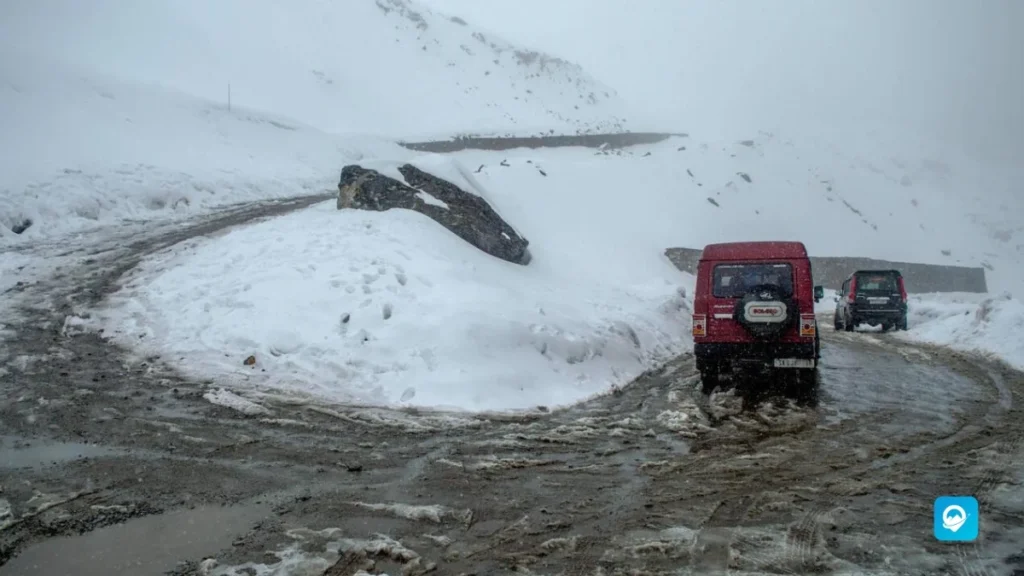 Winter (December to February) – A Snowy Wonderland but Challenging for Road Trips