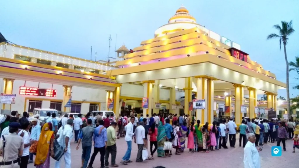 Journey from Puri Railway Station to the Temple