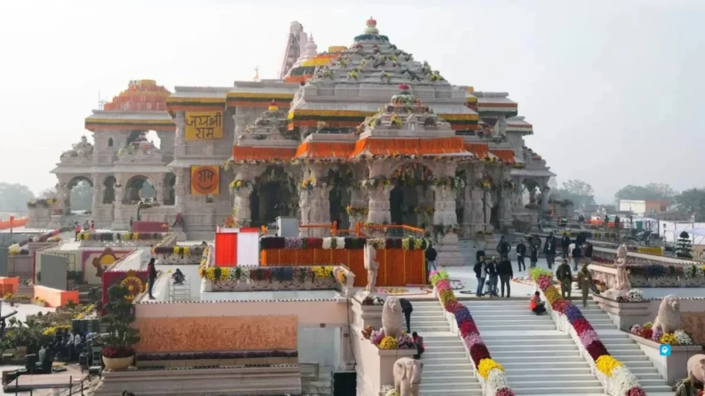 What is the distance from Ayodhya Cantt to Ram Temple?