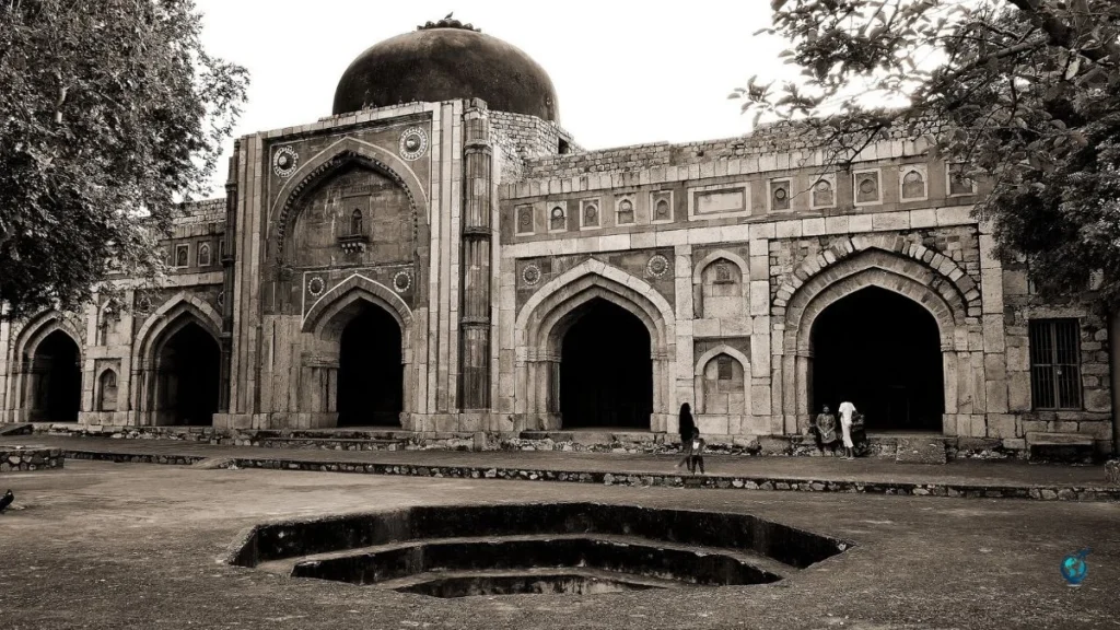 Jamali Kamali Mosque, Delhi