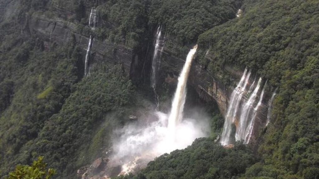 Nohkalikai Falls